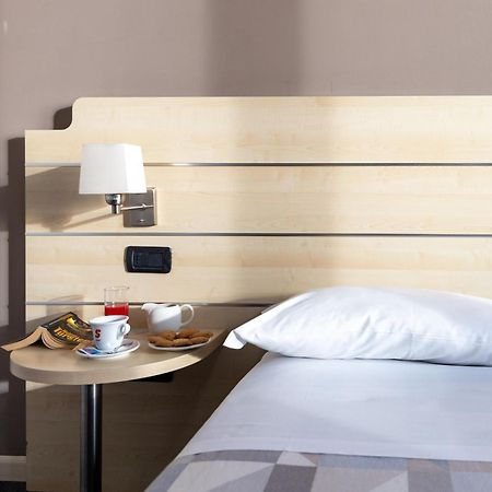 Hotel Giallo Noceto Luaran gambar