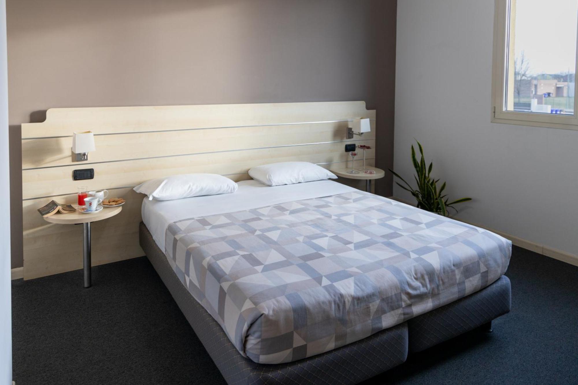 Hotel Giallo Noceto Luaran gambar