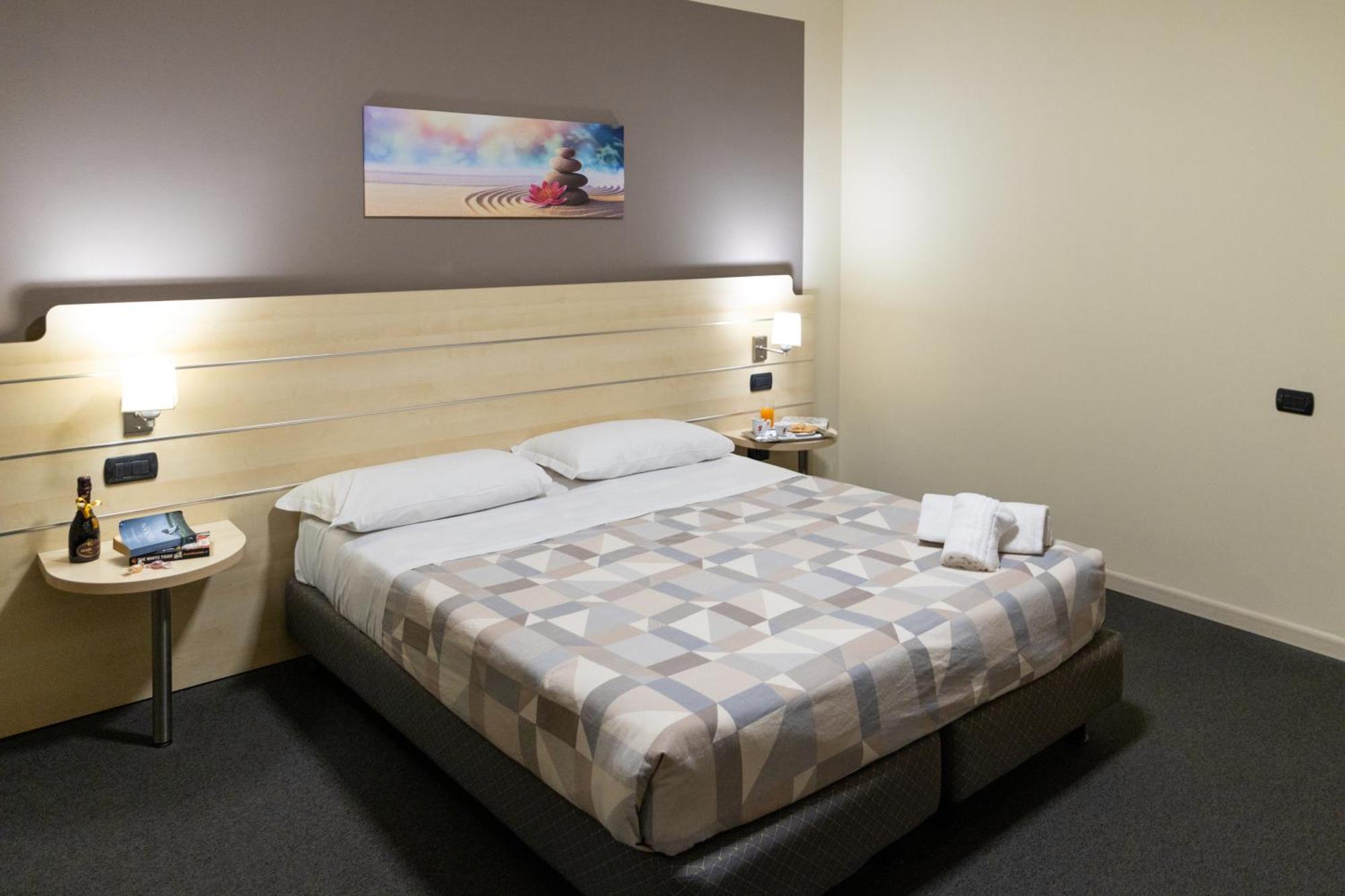 Hotel Giallo Noceto Luaran gambar