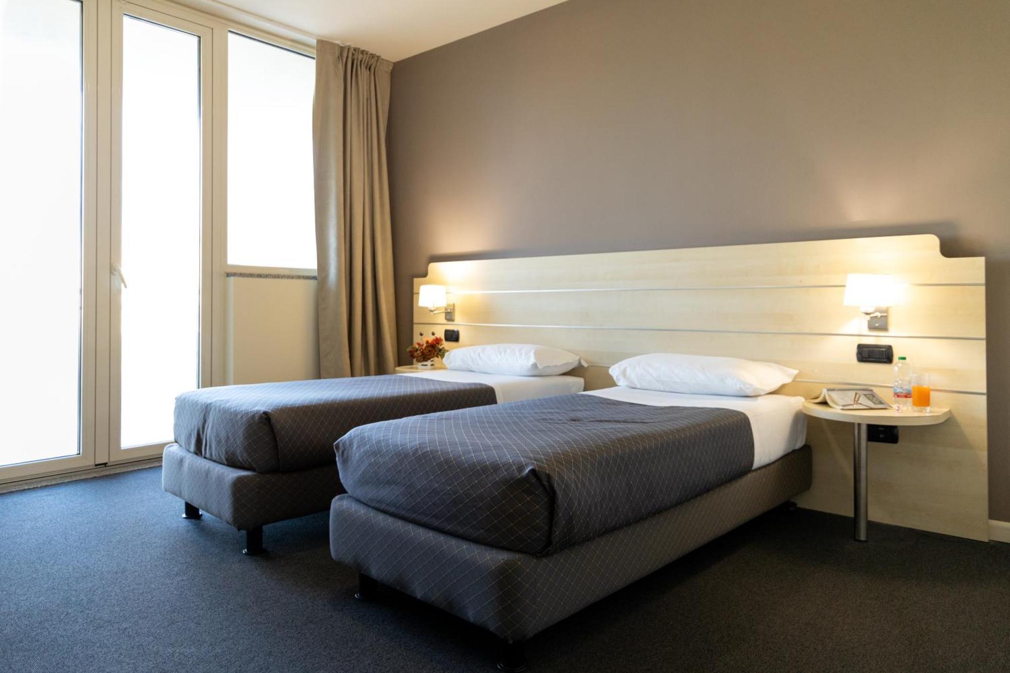Hotel Giallo Noceto Luaran gambar