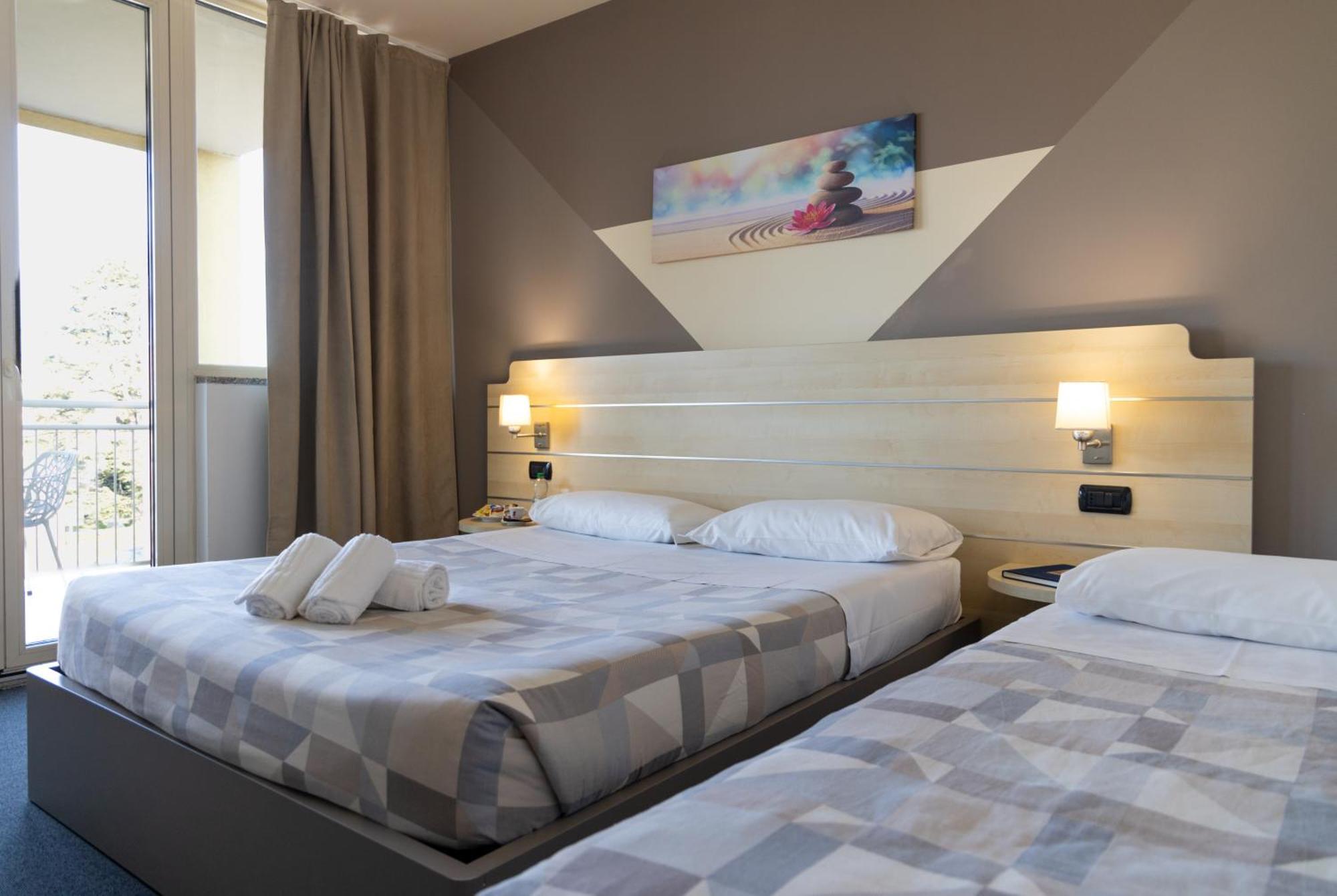 Hotel Giallo Noceto Luaran gambar