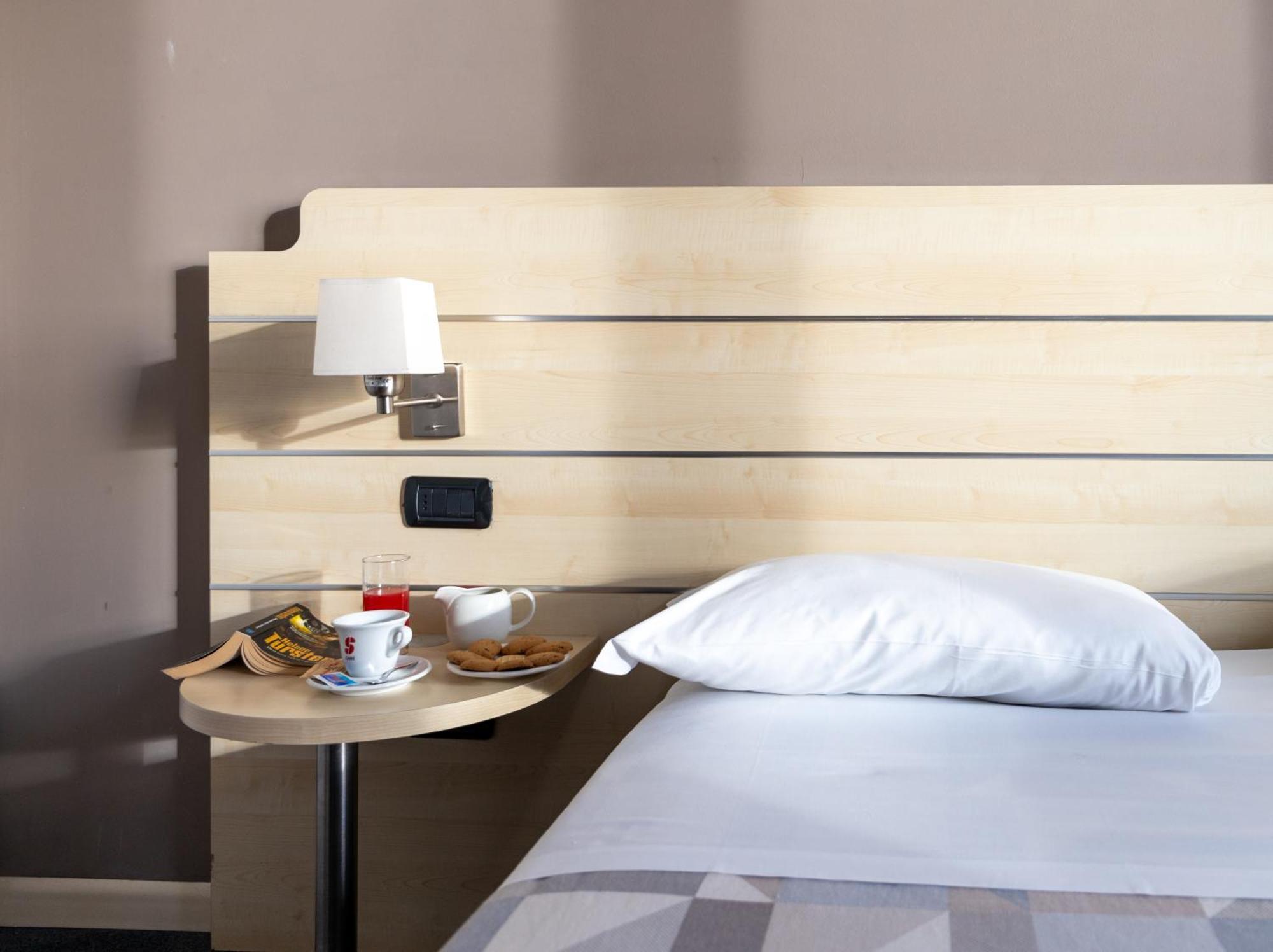 Hotel Giallo Noceto Luaran gambar