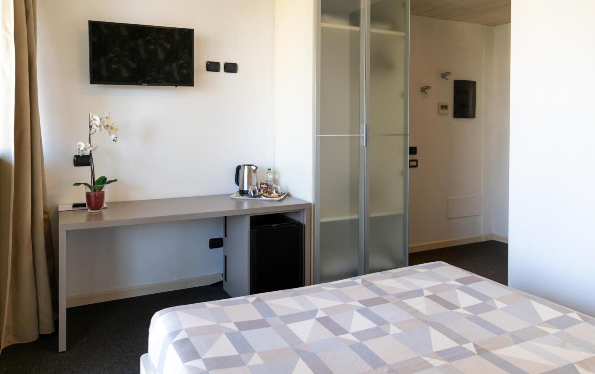 Hotel Giallo Noceto Luaran gambar