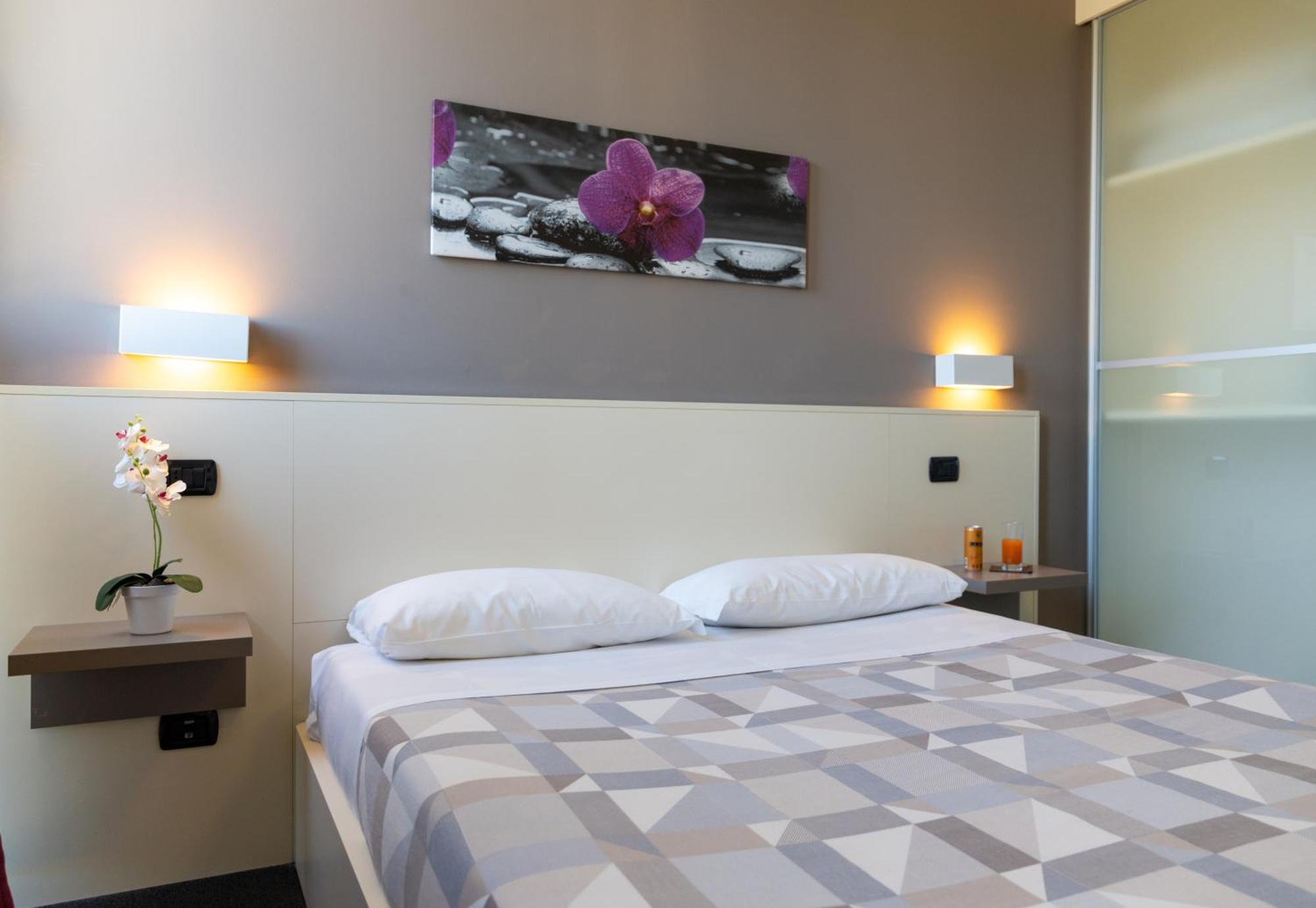 Hotel Giallo Noceto Luaran gambar