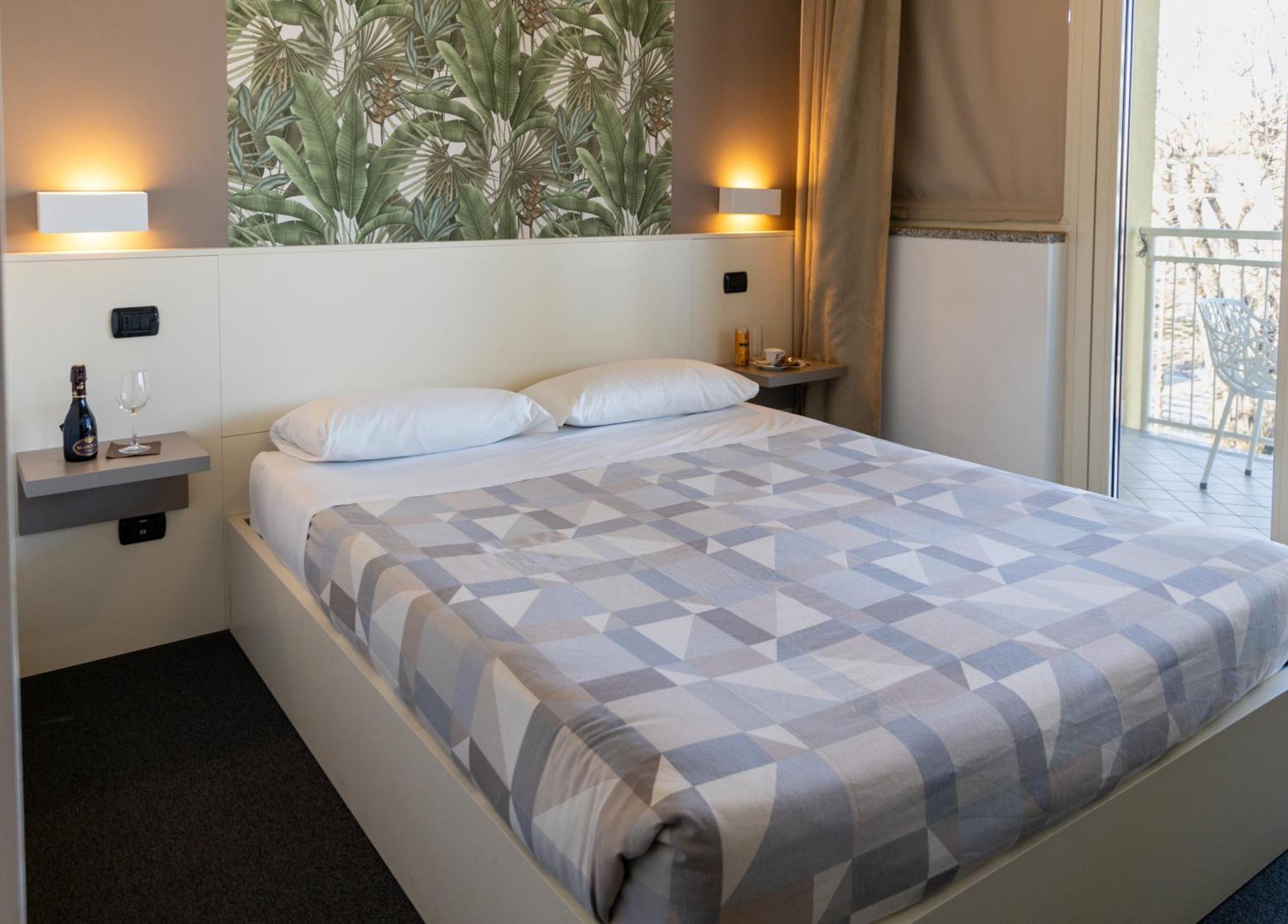 Hotel Giallo Noceto Luaran gambar