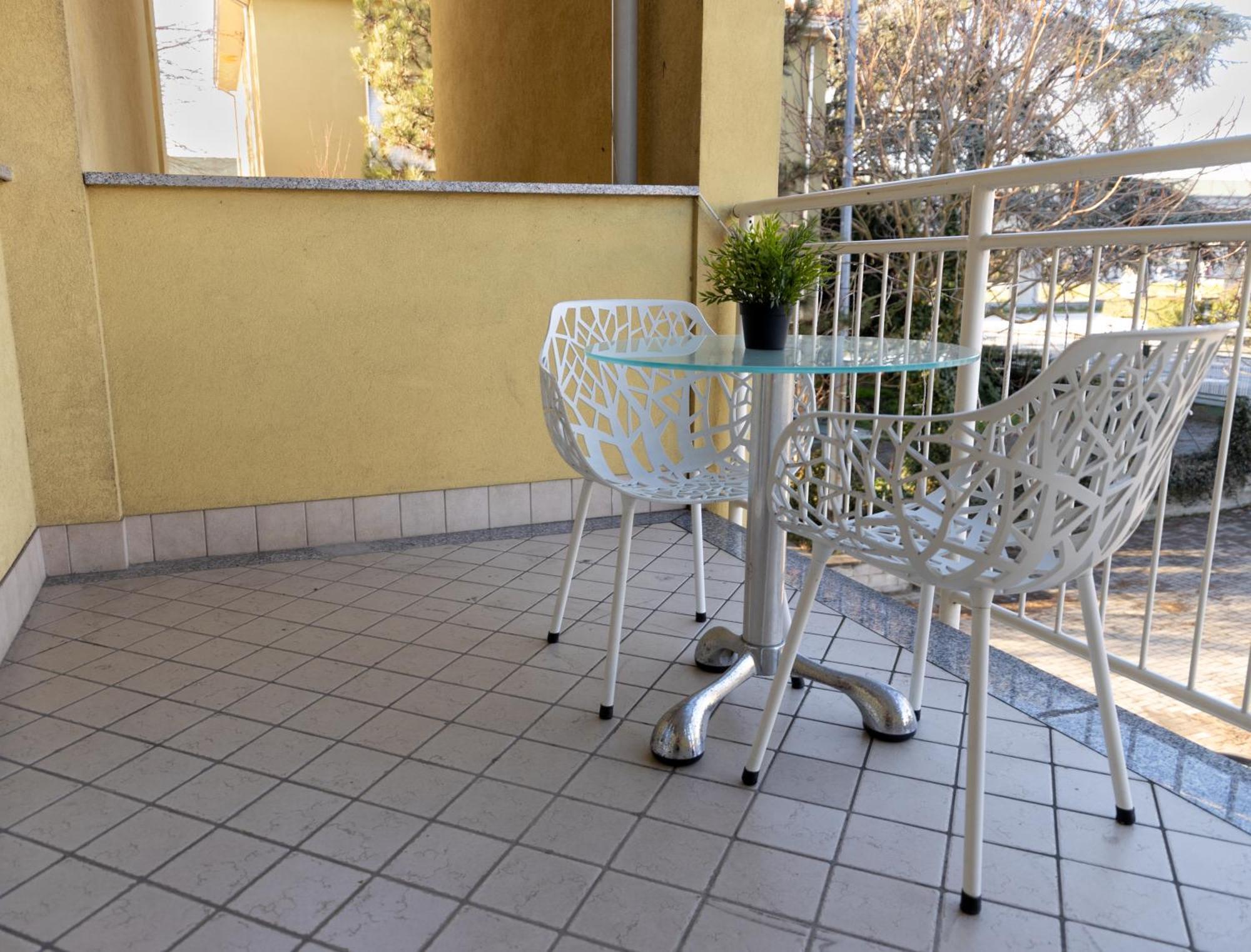 Hotel Giallo Noceto Luaran gambar
