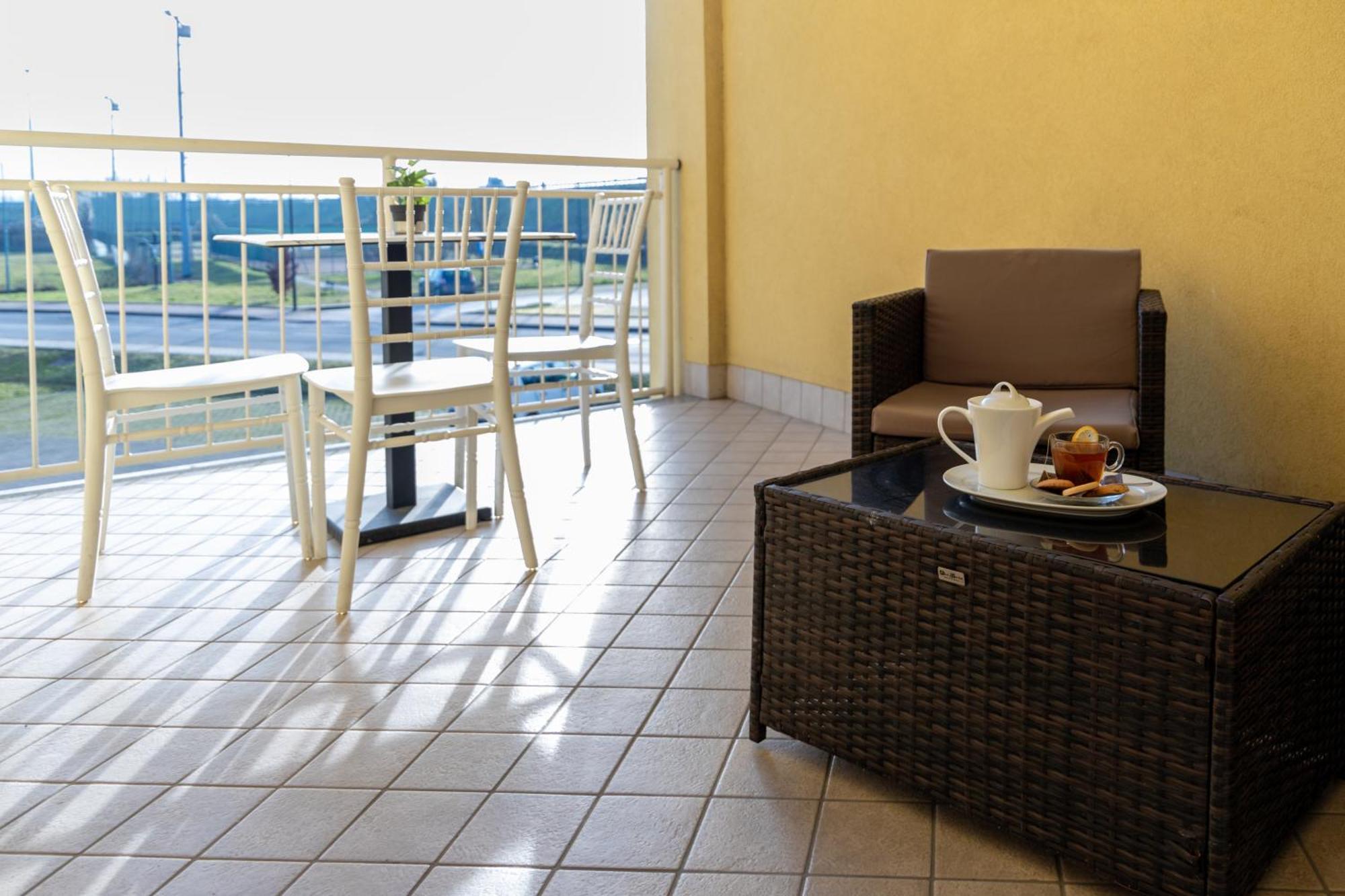 Hotel Giallo Noceto Luaran gambar